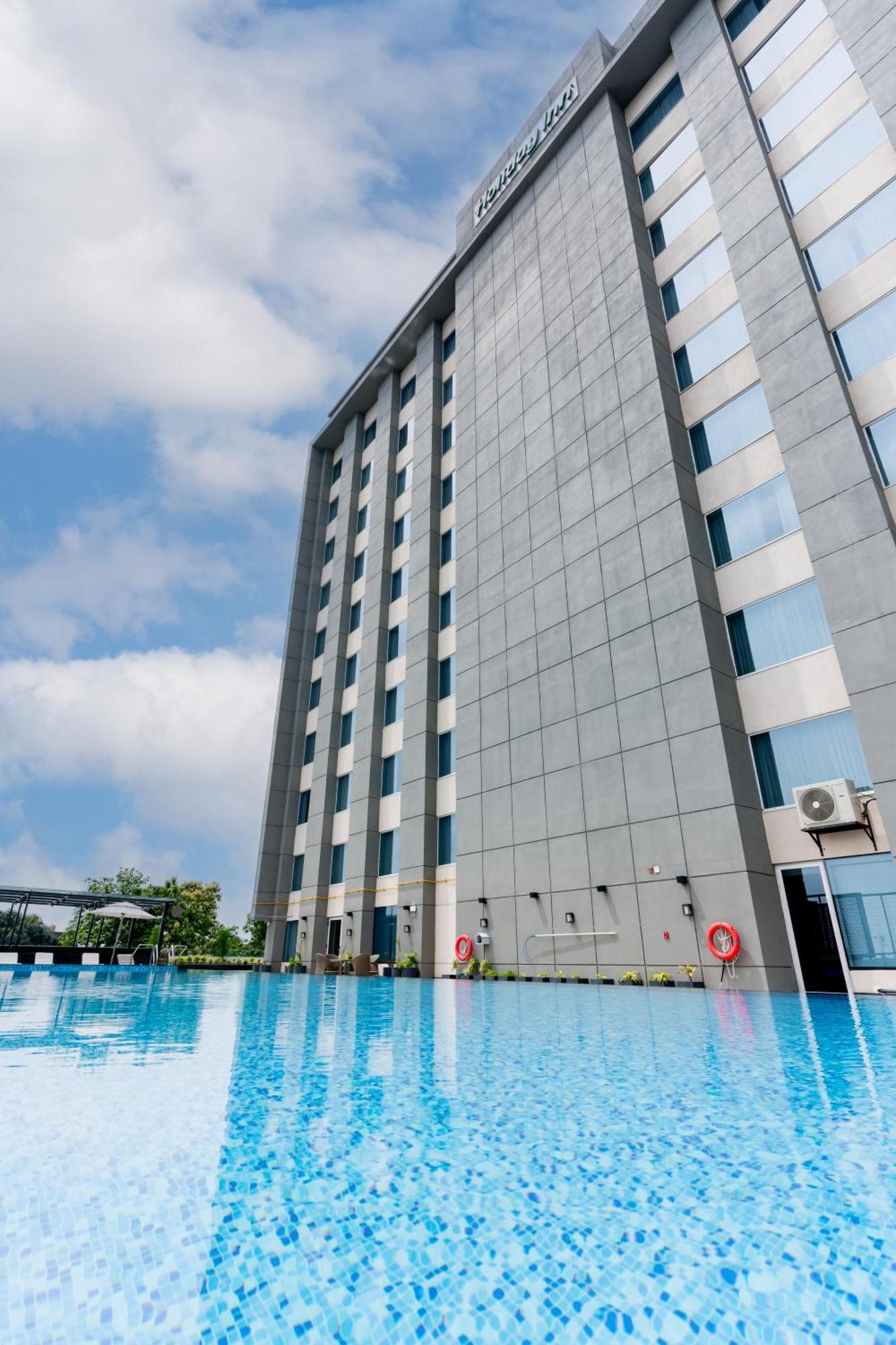 Holiday Inn Lucknow Airport By Ihg Bagian luar foto