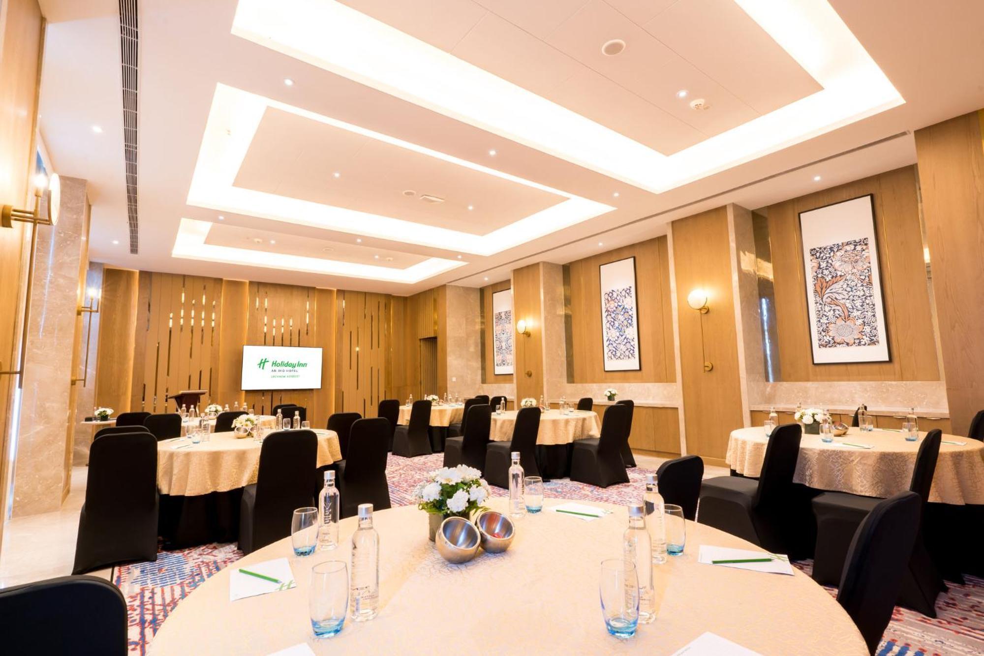 Holiday Inn Lucknow Airport By Ihg Bagian luar foto