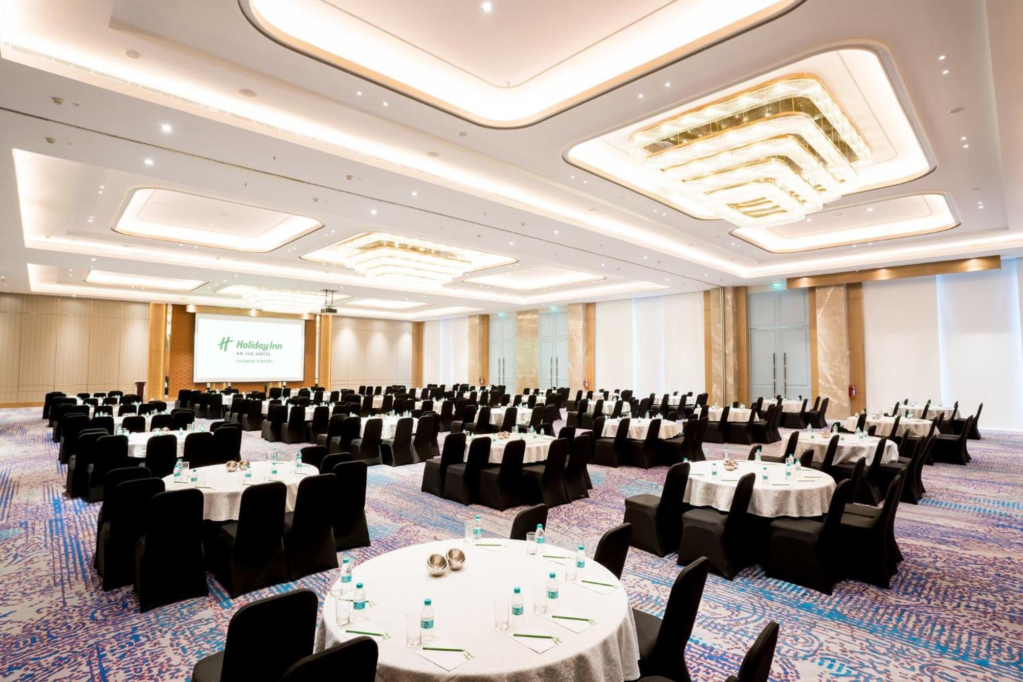 Holiday Inn Lucknow Airport By Ihg Bagian luar foto