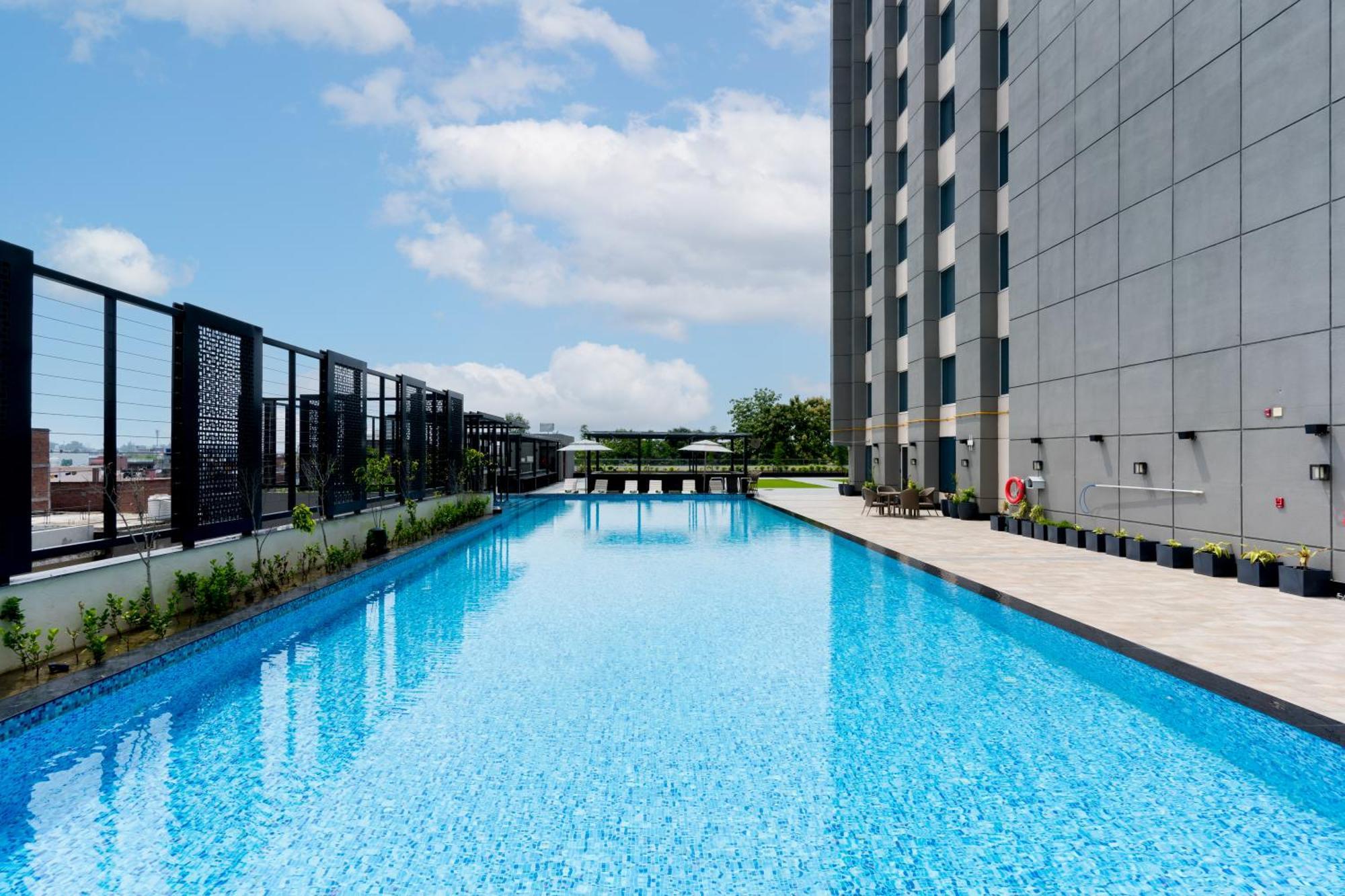 Holiday Inn Lucknow Airport By Ihg Bagian luar foto