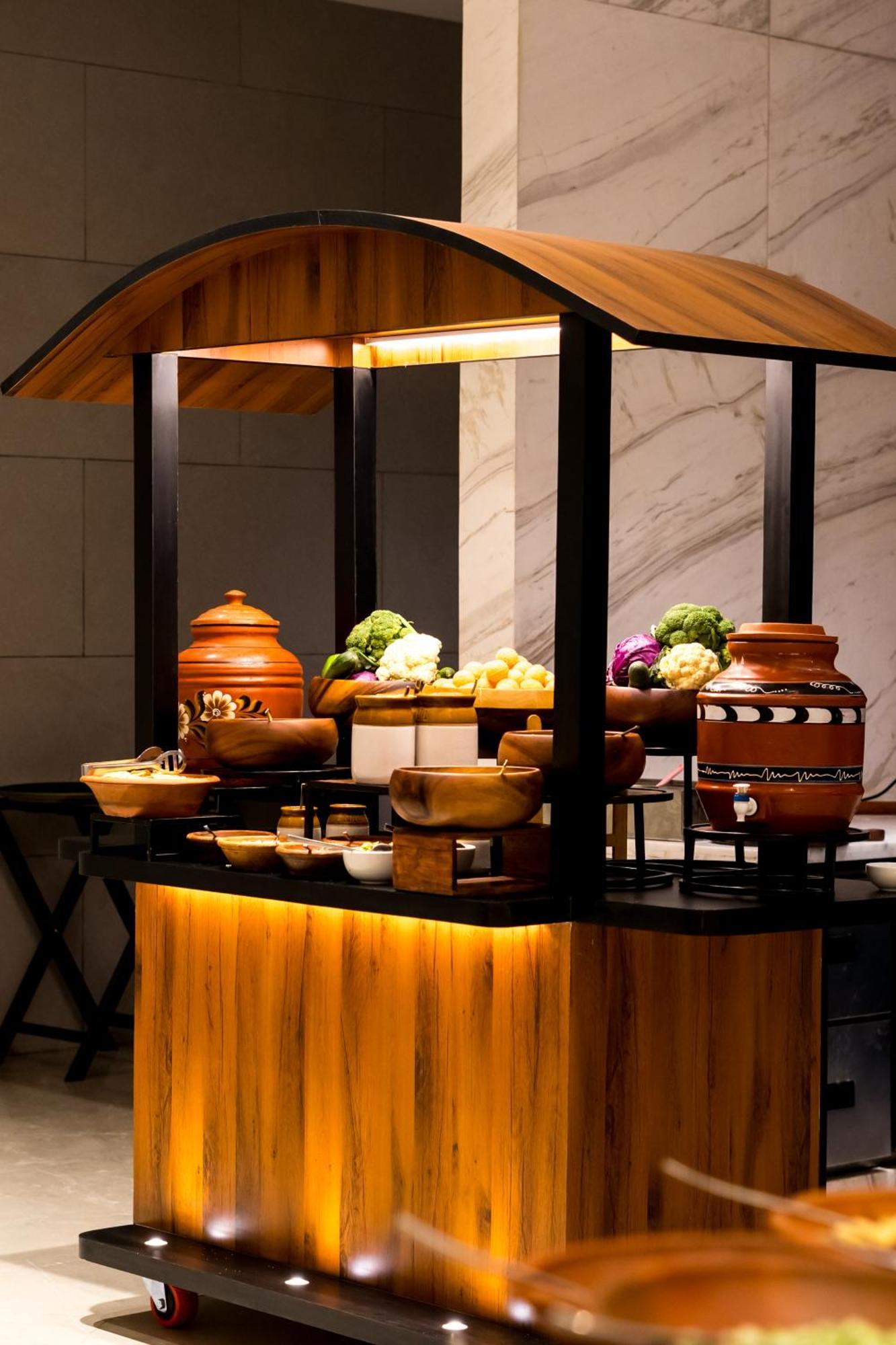 Holiday Inn Lucknow Airport By Ihg Bagian luar foto
