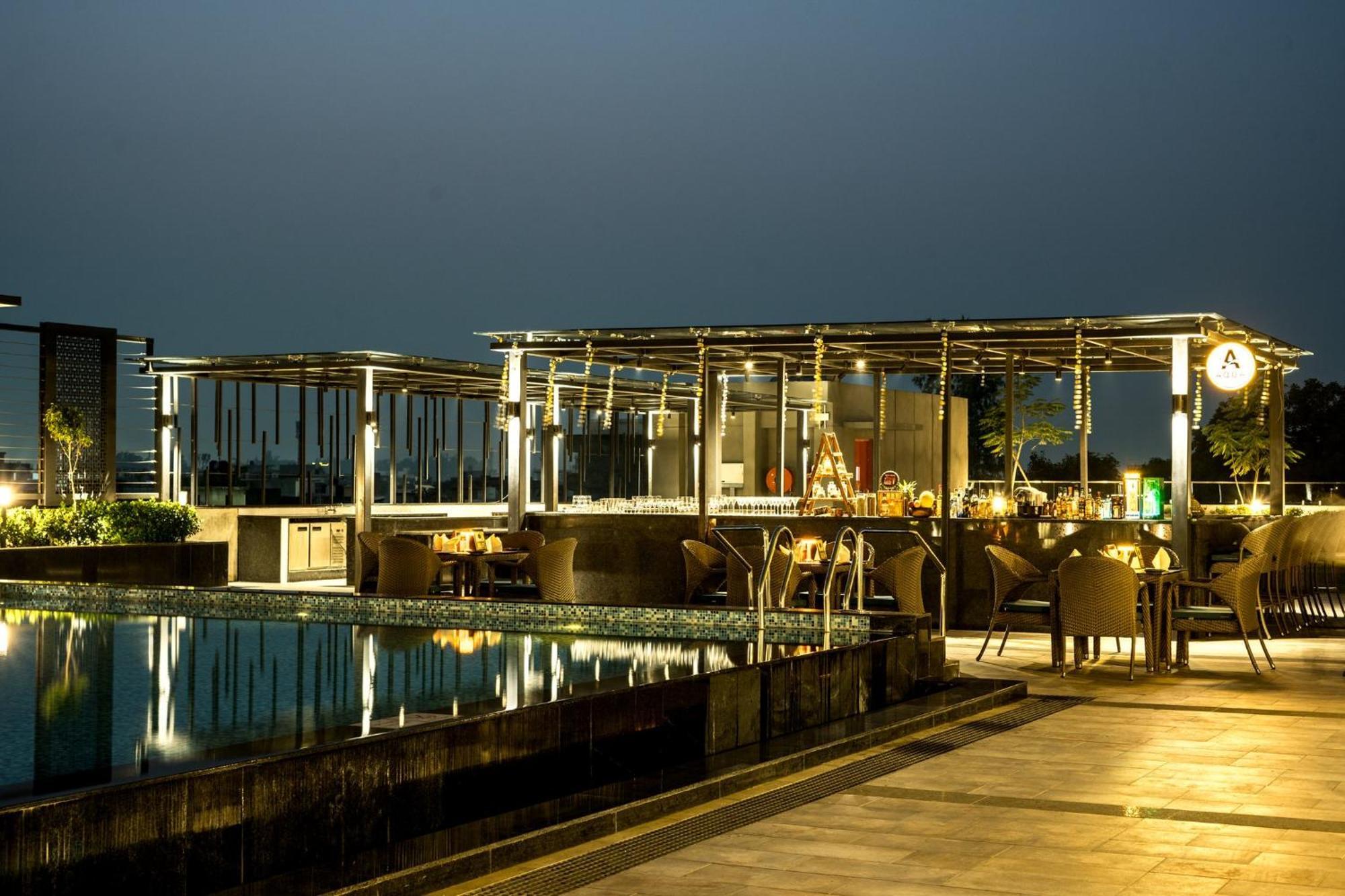 Holiday Inn Lucknow Airport By Ihg Bagian luar foto